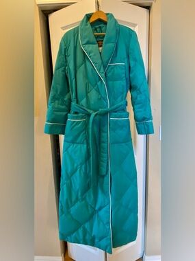 1980s Eddie Bauer Goose Down Quilted Turquoise Bathrobe White Piping Belt USA M